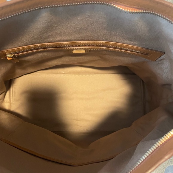 Authentic Cognac Debossed with the MCM emblem and made of supple leather - Picture 6 of 11